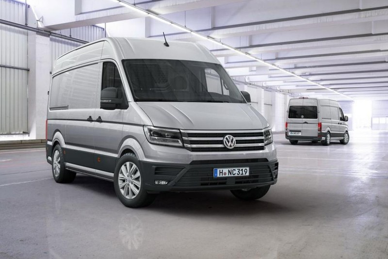 Volkswagen Crafter doi thu Ford Transit 